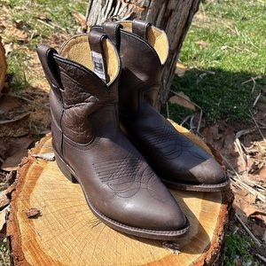 EUC Pre-Loved Frye Billy Smoke Short Boots